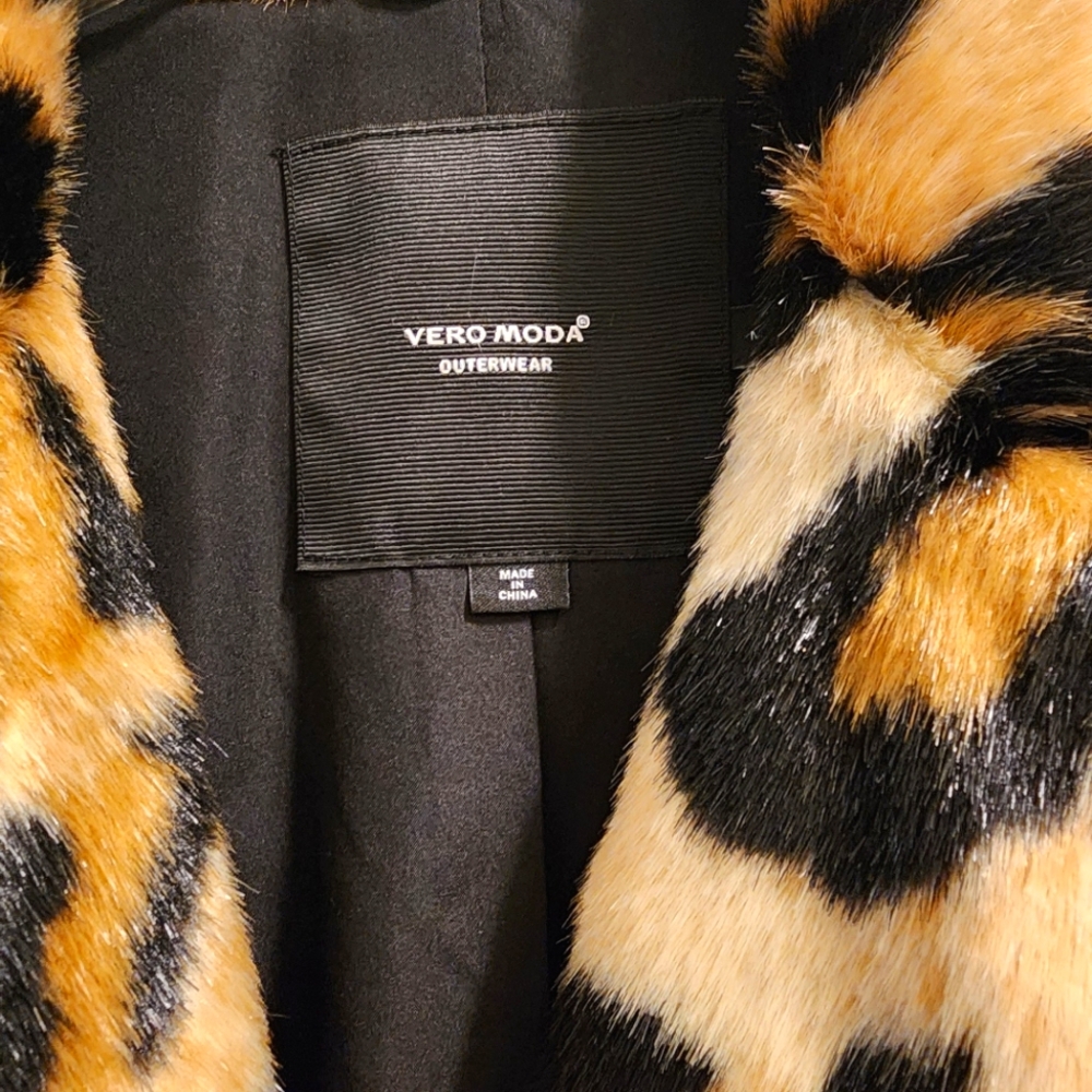 Vera Moda Leopard Faux Fur Coat